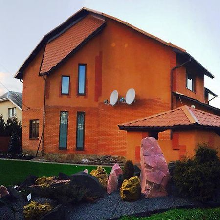 Corner House Hotel Lutsk Bagian luar foto