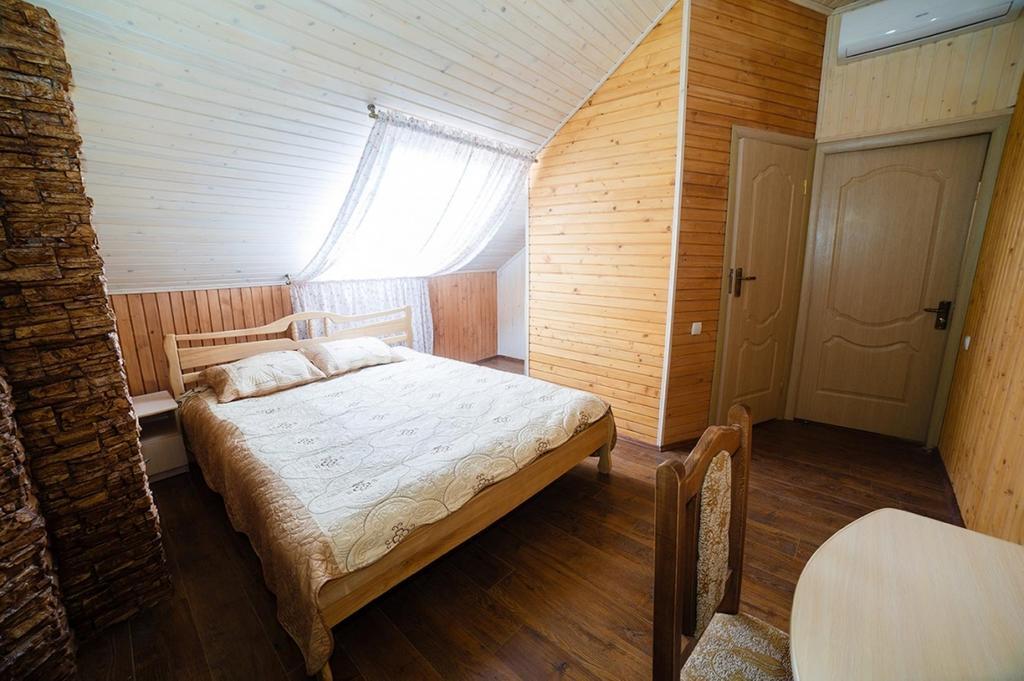 Corner House Hotel Lutsk Bagian luar foto