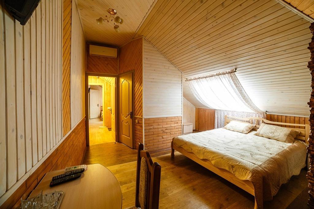 Corner House Hotel Lutsk Bagian luar foto