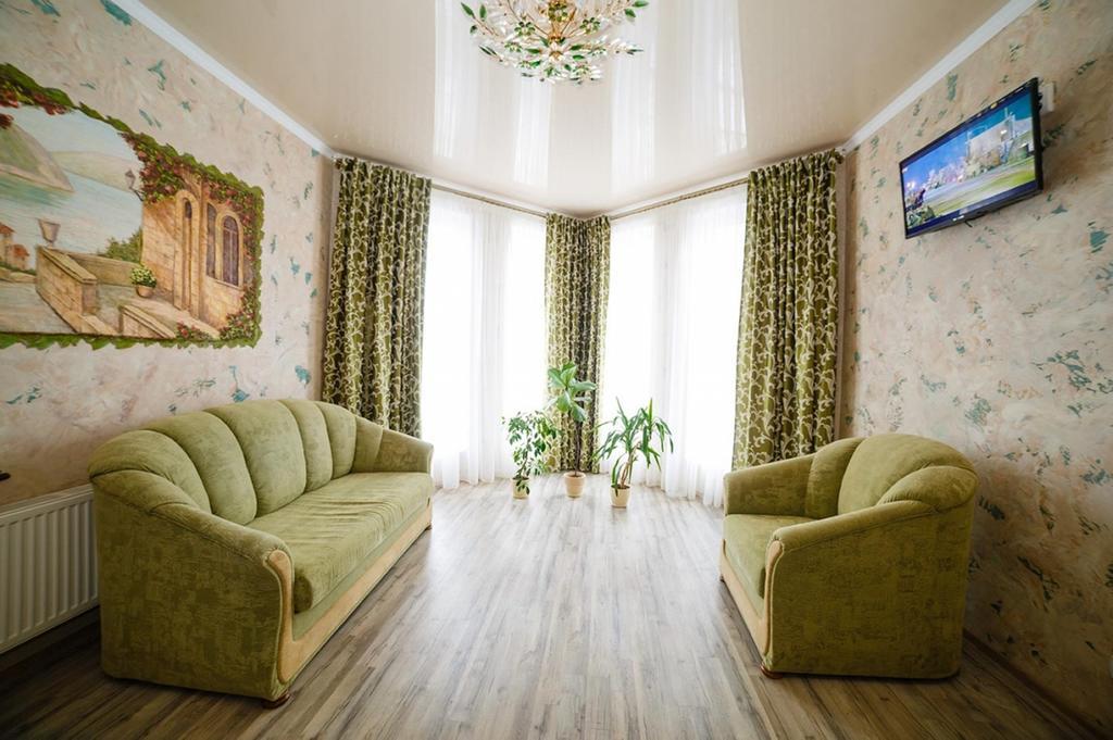 Corner House Hotel Lutsk Bagian luar foto