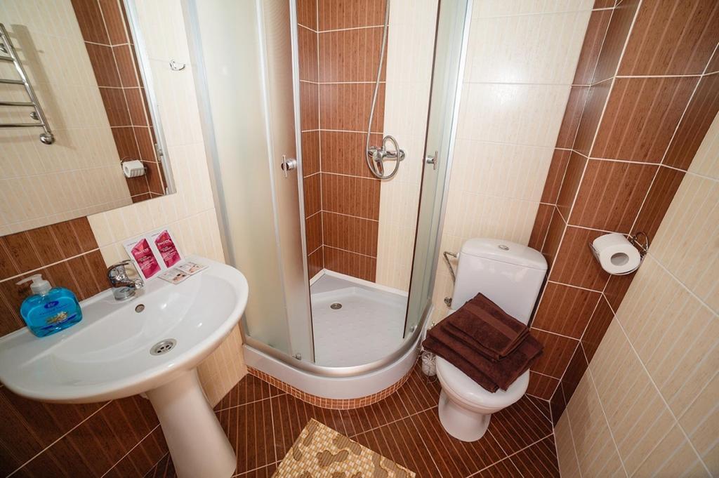 Corner House Hotel Lutsk Bagian luar foto