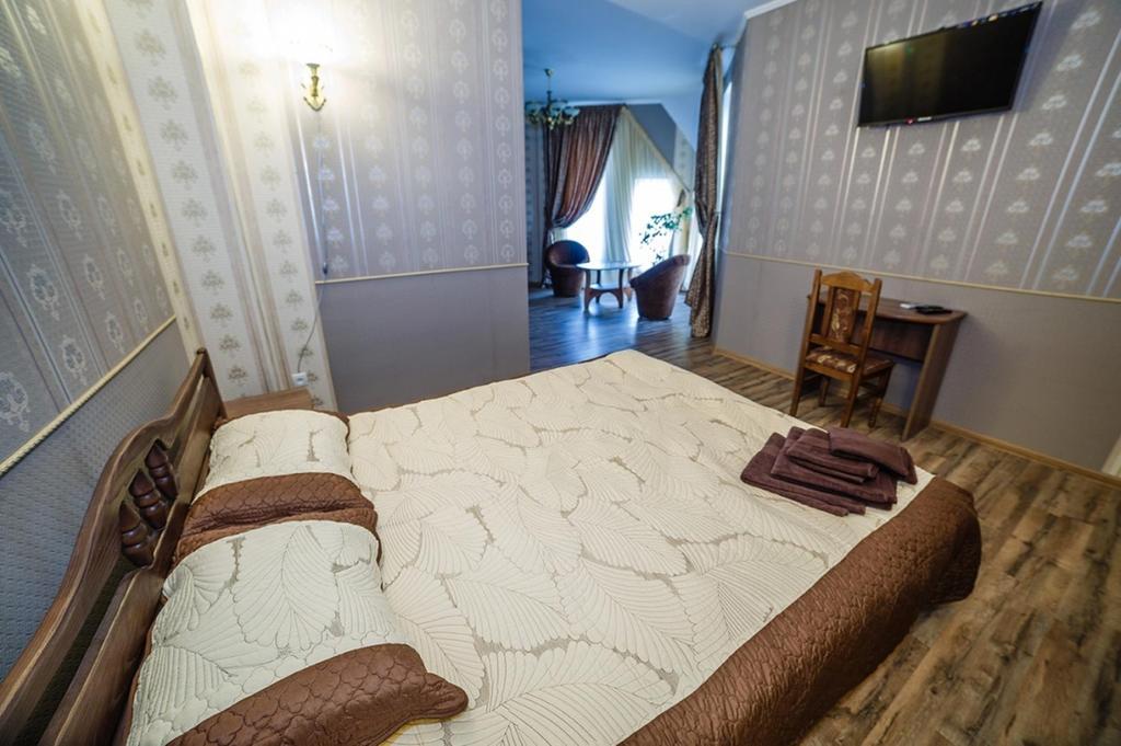 Corner House Hotel Lutsk Bagian luar foto