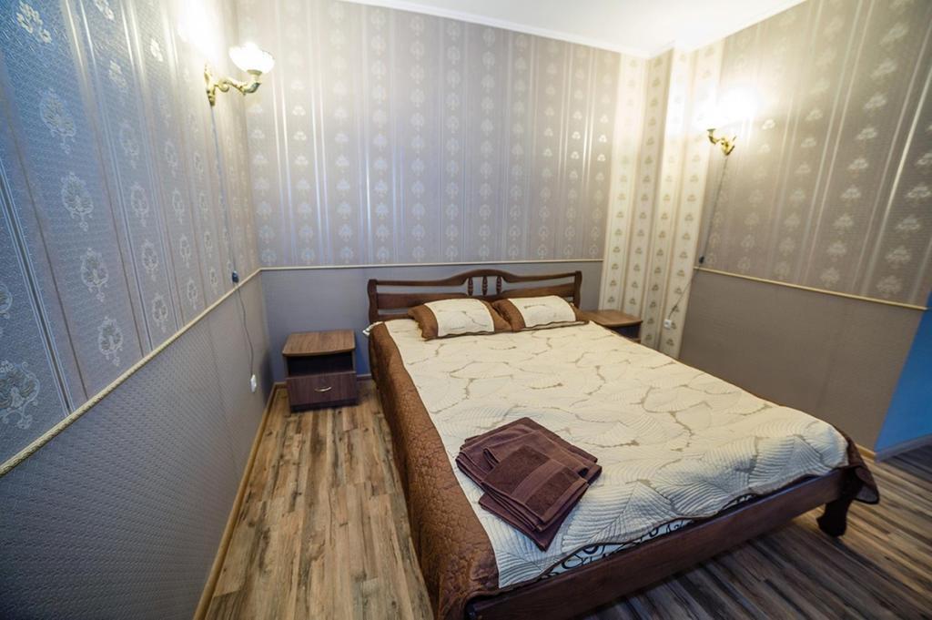 Corner House Hotel Lutsk Bagian luar foto